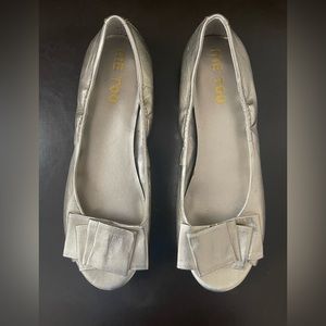 Me Too Metallic flats size 9